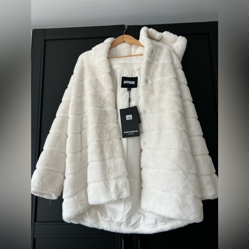 Chic Apparis Faux Fur Coat/jacket - color Ivory size M